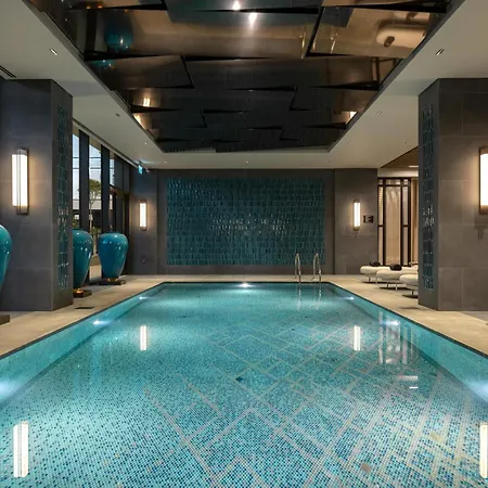 Hilton Airport Hotell 5*