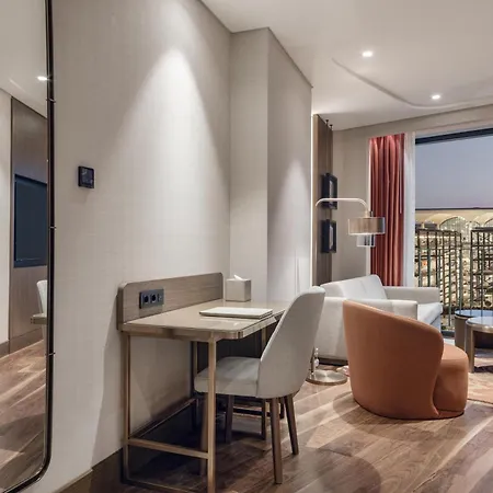 Hilton Airport Hotell 5*