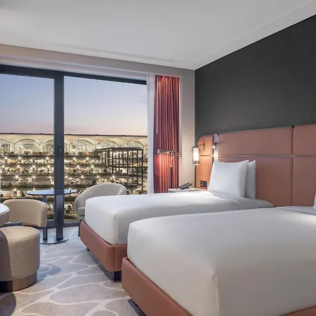 Отель Hilton Airport 5*