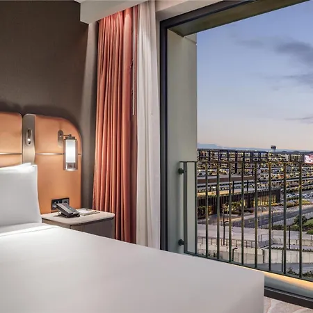 Hilton Airport 5*