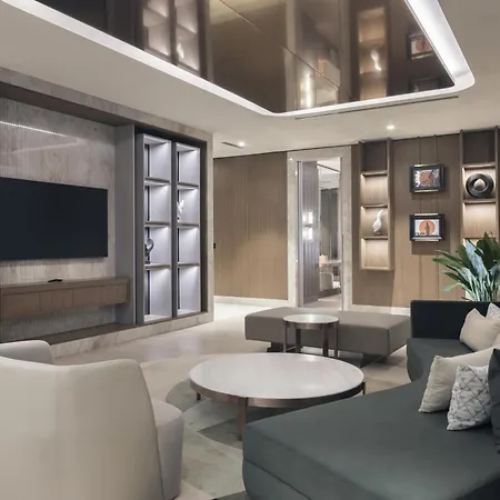 Hilton Airport Отель