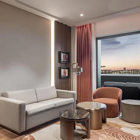 Hilton Airport 5*