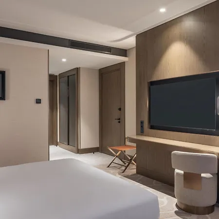 Hilton Airport Hotell 5*