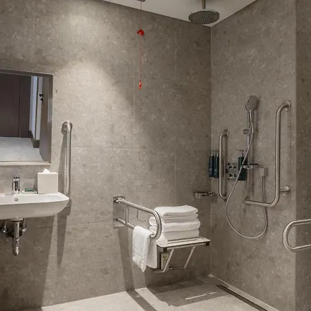 Hilton Airport Hotell 5*
