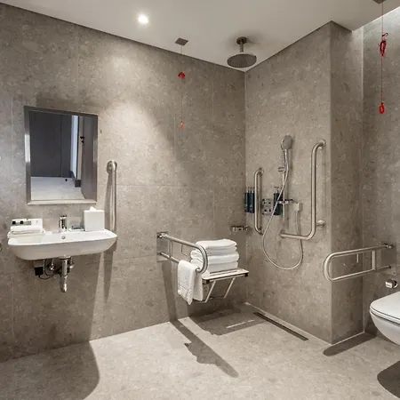 Hilton Airport 5*