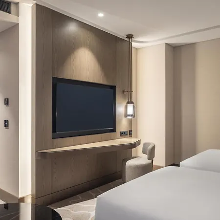 Hilton Airport 5*